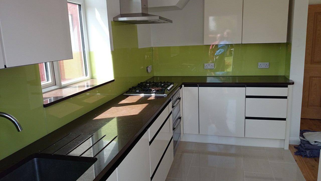 Lime green glass kitchen splashback installed by Peckham glaziers
